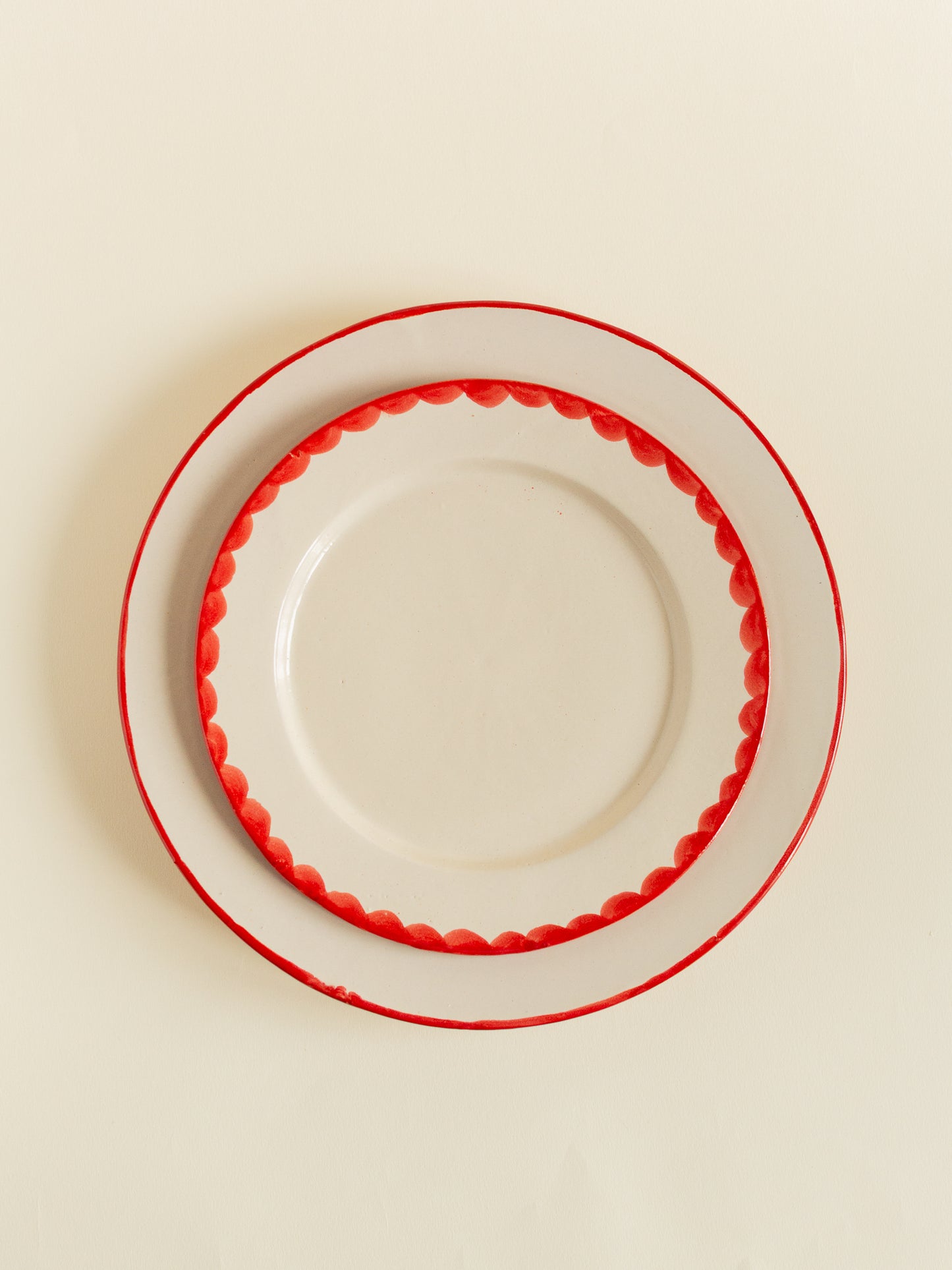 Plato 26cm linea fina Rojo