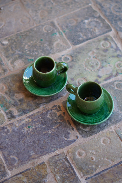 "taza y plato verde marroquí hecho a mano made by Varro Artisans"