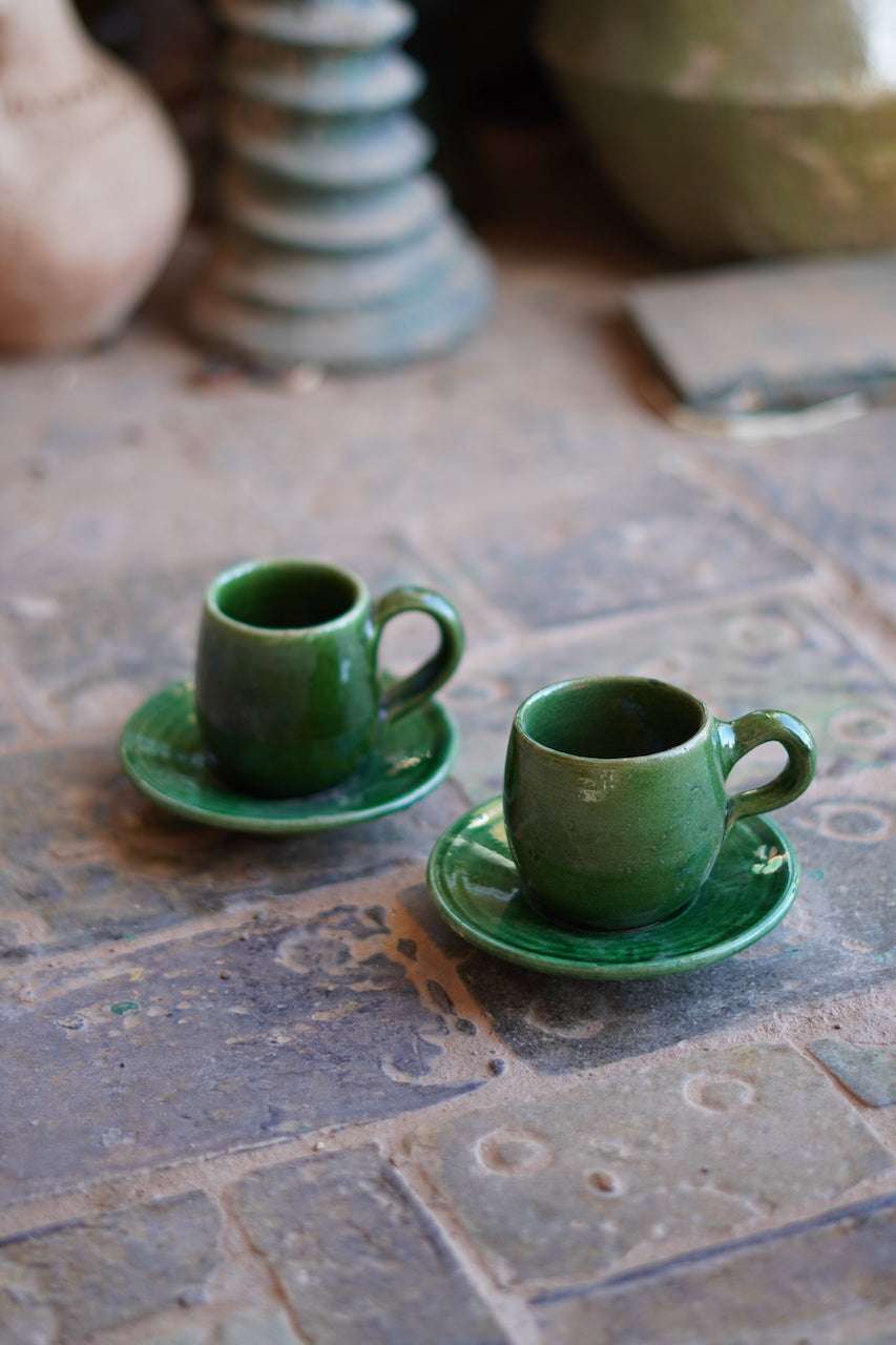 "taza y plato verde marroquí hecho a mano made by Varro Artisans"