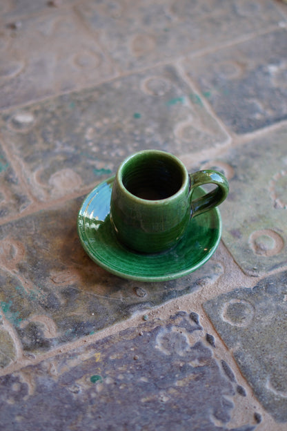 "taza y plato verde marroquí hecho a mano made by Varro Artisans"