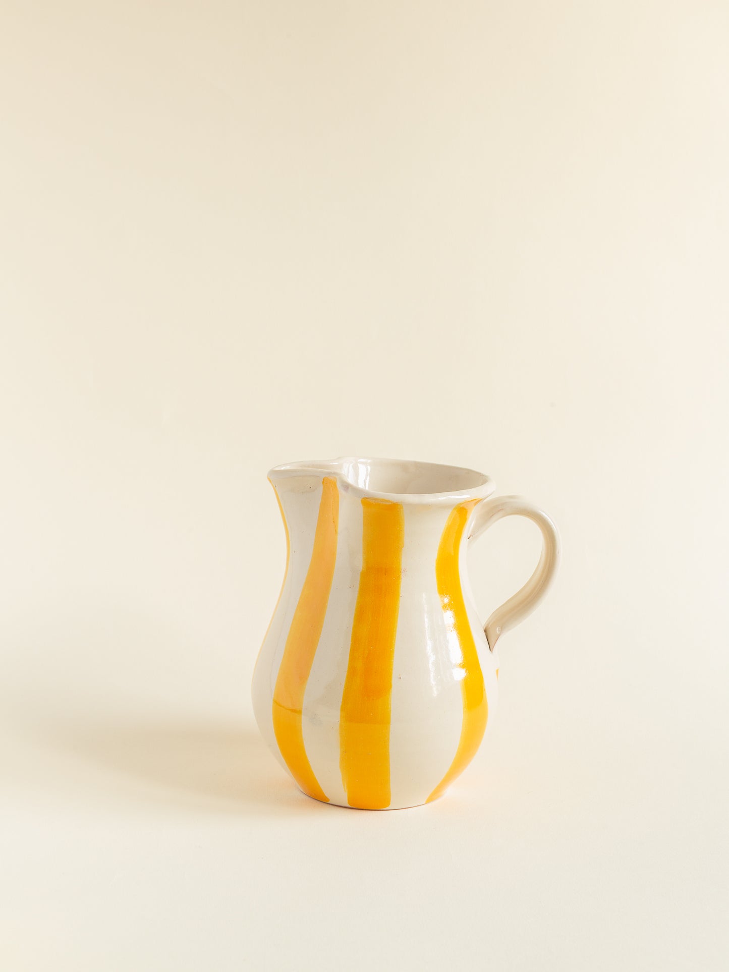 JUG WITH HANDLE