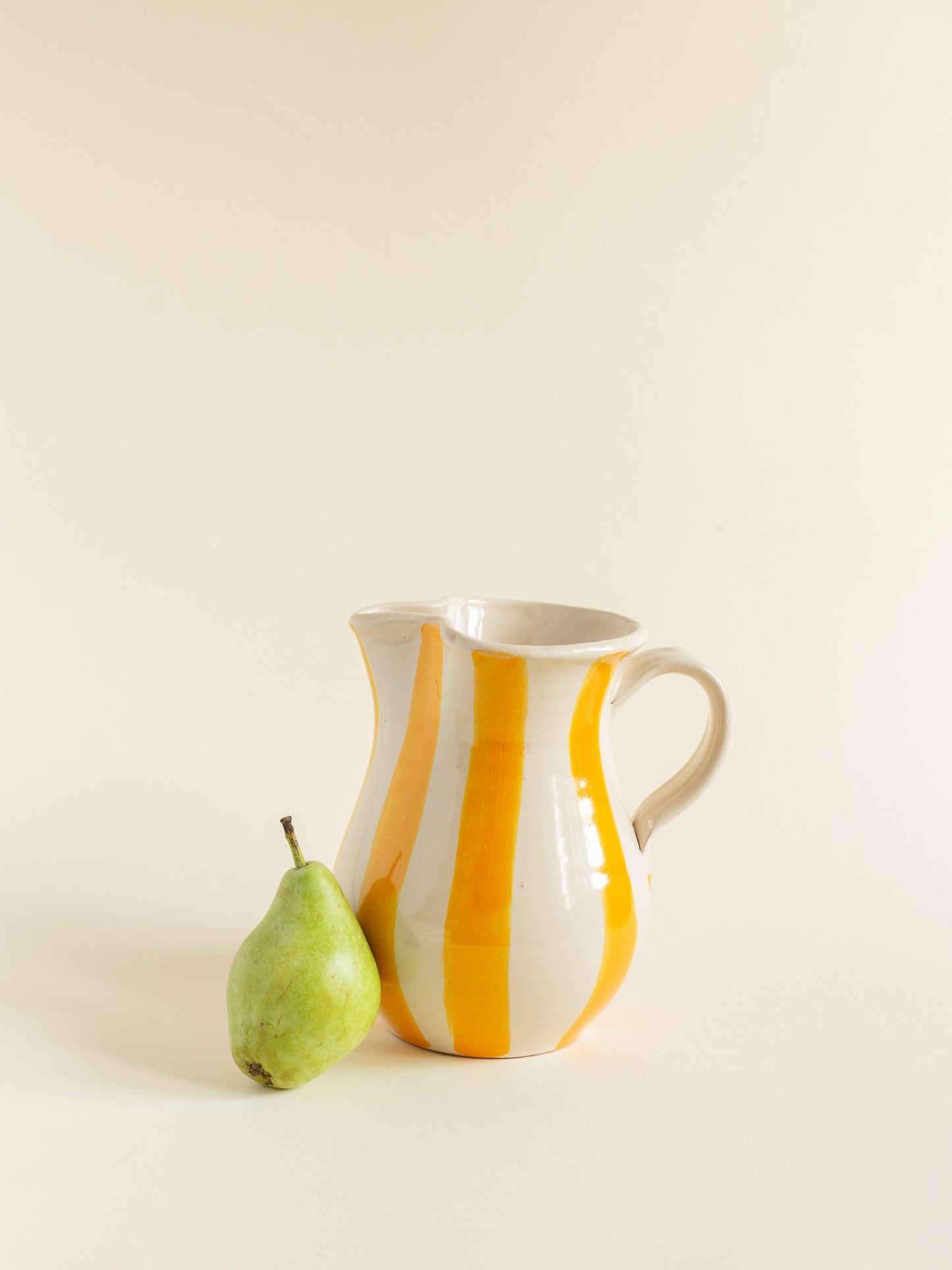JUG WITH HANDLE